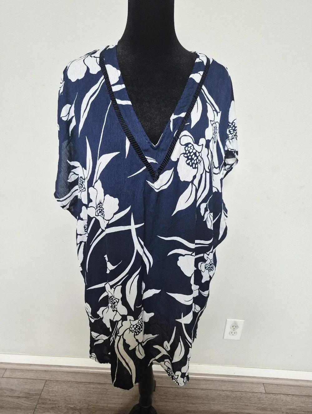 Kona Sol Navy and White Floral V-Neck Beach Cover- Up Size Large